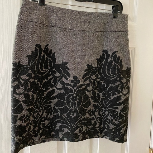 SALE🖤 Gorgeous Skirt - Picture 4 of 5